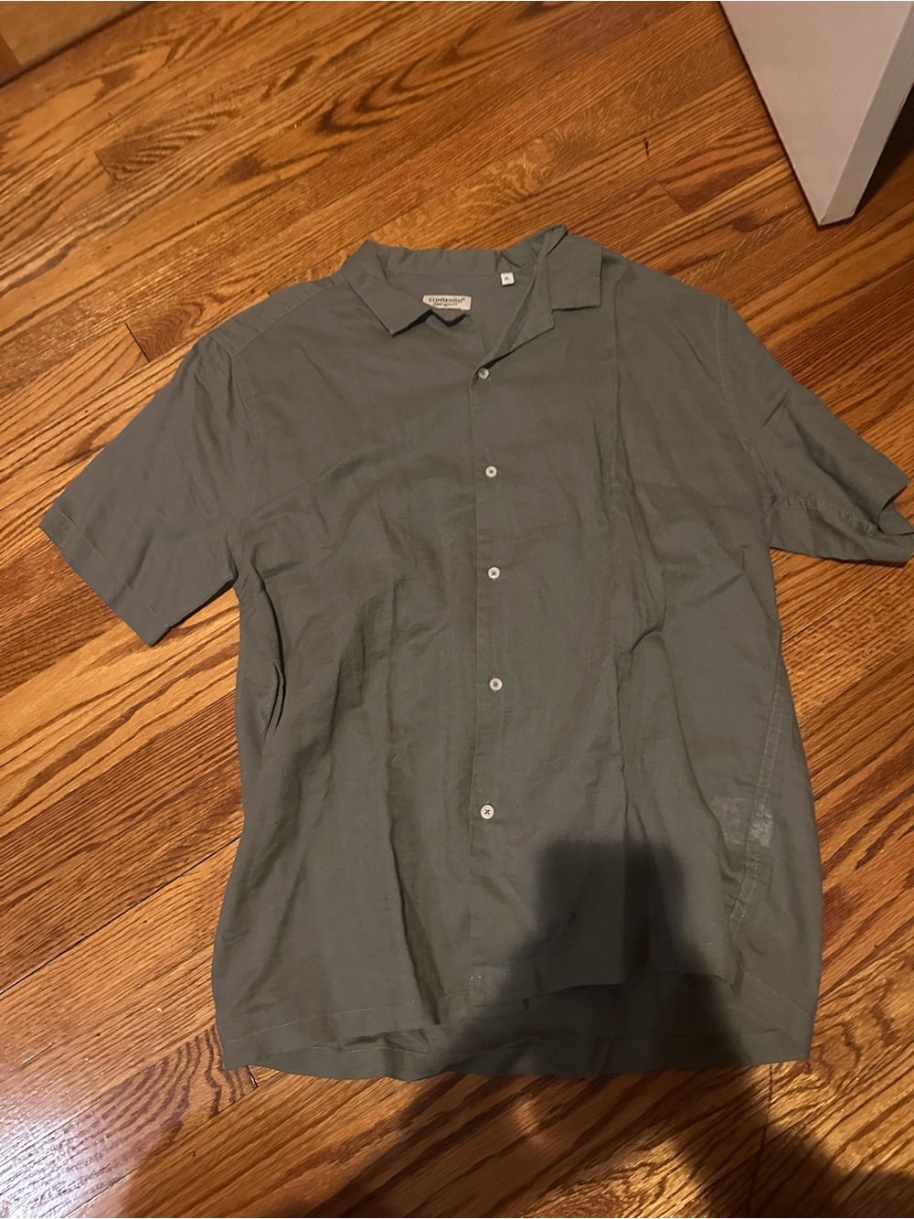 Casual Short-Sleeve Button-Down Shirt in Olive Green